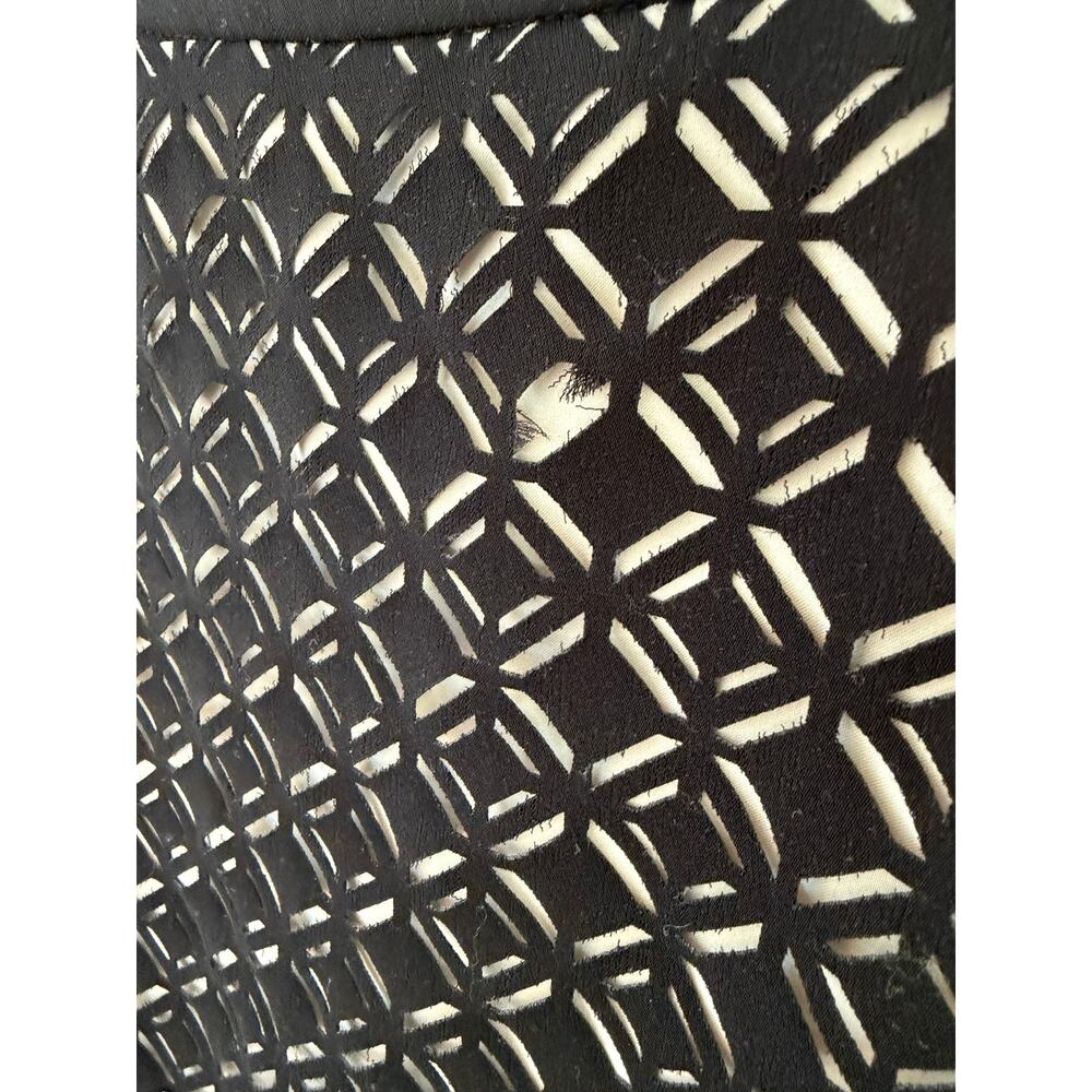 White House Black Market Black Laser Cut Skirt Size 4 Geometric Pattern Chic - Picture 6 of 9